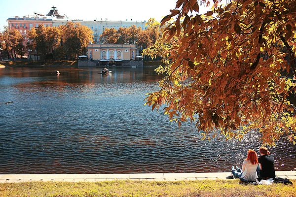 Zomer in het stadspark — Stockfoto