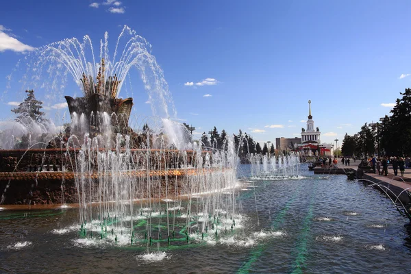 Фонтанная скульптура в Москве — стоковое фото