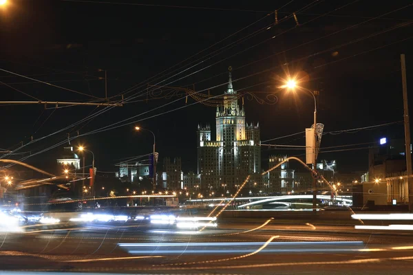 Gece şehir trafik ışıkları — Stok fotoğraf