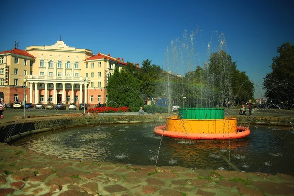 Park mit Springbrunnen — Stockfoto