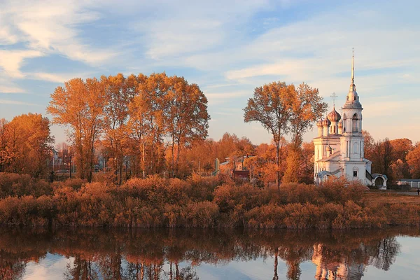 ロシアの教会夏の風景 — ストック写真