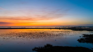 Mobile Körfezi, Alabama Kasım 2020 'de gün batımında