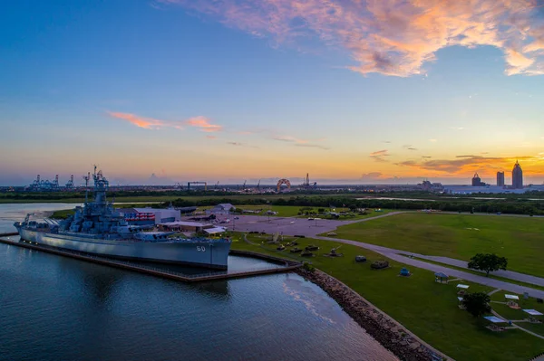 Das Schlachtschiff Uss Alabama Bei Sonnenuntergang — Stockfoto