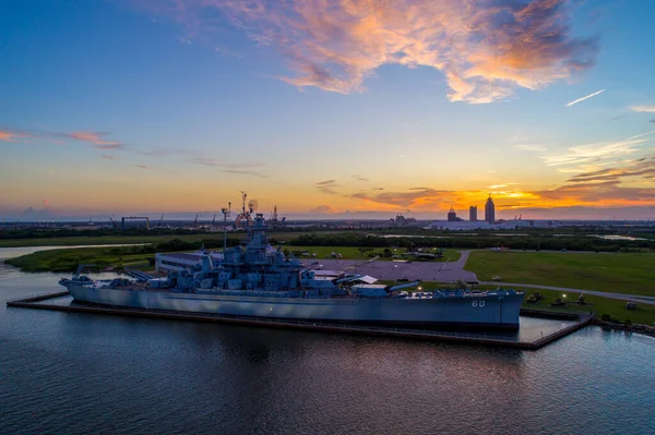 Das Schlachtschiff Uss Alabama Bei Sonnenuntergang — Stockfoto