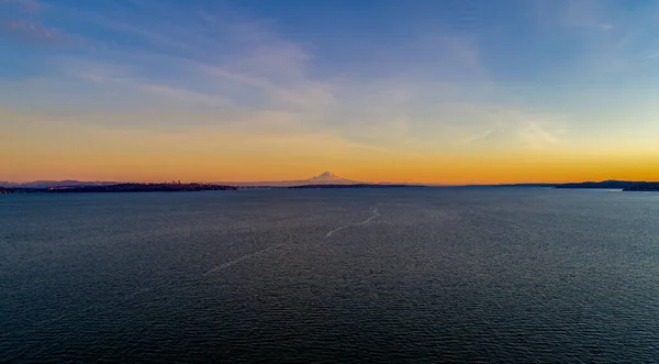 Puget Sound Mount Rainier Seattle Washington Skyline Sunset Bainbridge Island — ストック写真