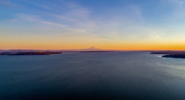 Puget Sound Mount Rainier Seattle Washington Skyline Sunset Bainbridge Island — ストック写真