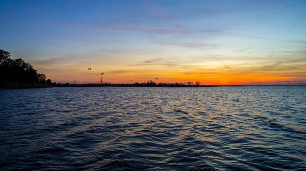 Kite Surfers Mobile Bay Alabama Sunset Січні 2021 — стокове фото