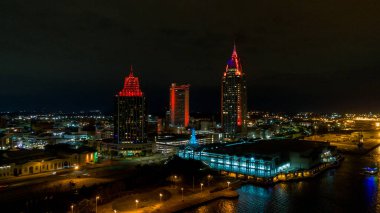 2021 Ocak 'ında şehir merkezi Mobil, Alabama rıhtım silueti 