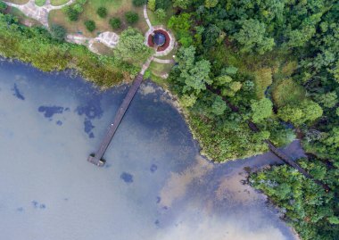 Gün batımında Daphne, Alabama 'dan Mobile Körfezi' nde iskele. 