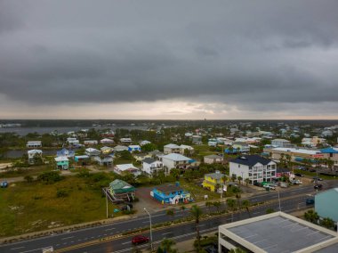 Körfez Kıyıları, Alabama Plajı Nisan 'da yağmurlu bir günde 