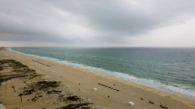 Körfez Kıyıları, Alabama Plajı Nisan 'da yağmurlu bir günde 