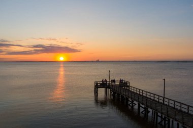 Mayıs 'ta Alabama Körfezi' nde Mobil Körfez Günbatımı 