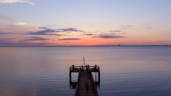 アラバマ湾沿岸の5月のモバイルベイの日没 — ストック写真