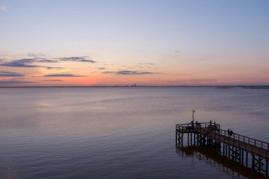 Mayıs 'ta Alabama Körfezi' nde Mobil Körfez Günbatımı 