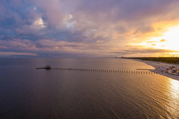 Flygfoto Över Biloxi Mississippi Gulf Coast Waterfront Vid Solnedgången — Stockfoto