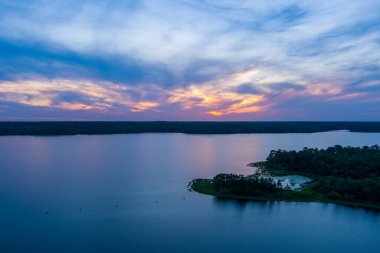 Mobile, Alabama 'daki Big Creek Gölü, gün batımında. 