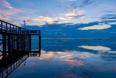 Mobile Körfezi, Alabama 'da gün batımında iskele 