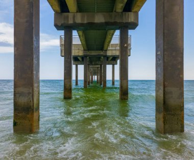 2021 Haziran 'ında Orange Beach, Alabama' daki iskelede. 