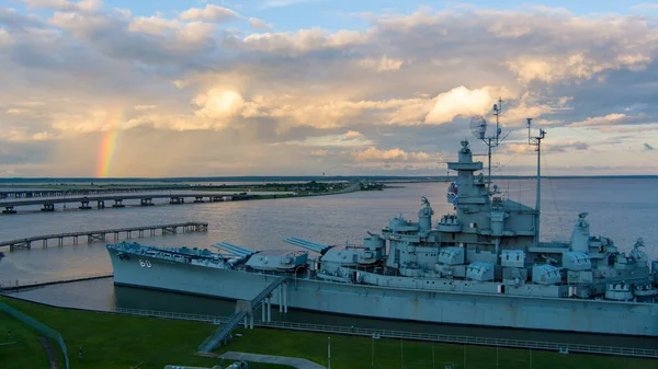 Ουράνιο Τόξο Πάνω Από Πολεμικό Πλοίο Uss Alabama Τον Ιούνιο — Φωτογραφία Αρχείου