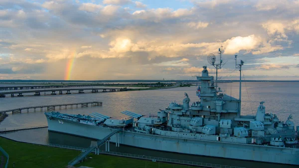 Ουράνιο Τόξο Πάνω Από Πολεμικό Πλοίο Uss Alabama Τον Ιούνιο — Φωτογραφία Αρχείου