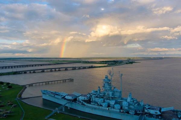 Tęcza Nad Pancernikiem Uss Alabama Zachodzie Słońca Czerwcu 2021 — Zdjęcie stockowe