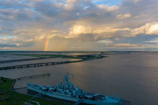 Tęcza Nad Pancernikiem Uss Alabama Zachodzie Słońca Czerwcu 2021 — Zdjęcie stockowe