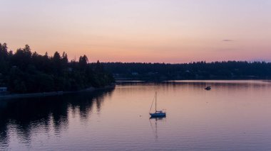Olympia, Washington 'daki Puget Sound' da gün batımı 