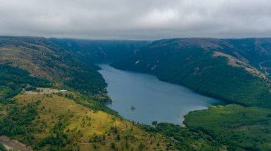 St. Helens Dağı 'nın ve Washington Eyaleti' nin çevresindeki bölgenin havadan görüntüsü. 