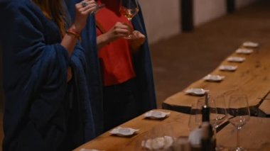 Gürcistan kadınlarının eski şarap gelenekleri beyaz şaraptan tiksinir.