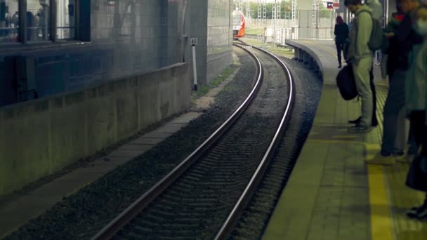 モスクワ,ロシア, 2020年8月30日,ラストシュカ近代地下鉄rzdロシア鉄道輸送. — ストック動画