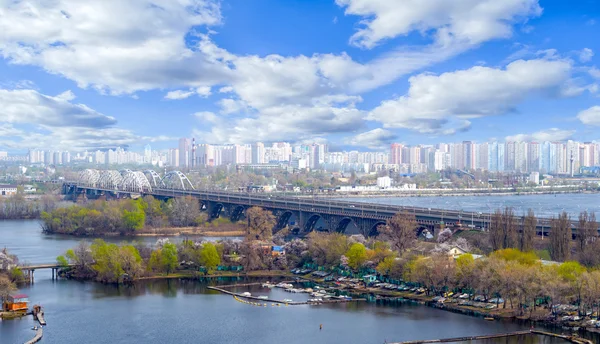 Järnvägsbro över floden Dnepr — Stockfoto