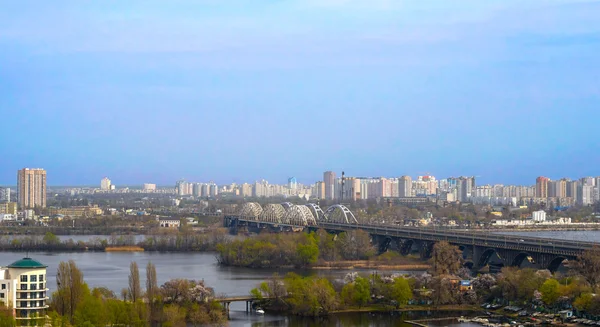 Järnvägsbro över floden Dnepr — Stockfoto
