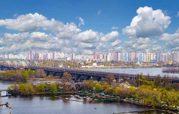 Järnvägsbro över floden Dnepr — Stockfoto