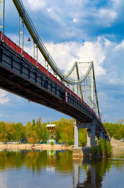 Kiev Dinyeper Nehri geçip yaya köprüsü