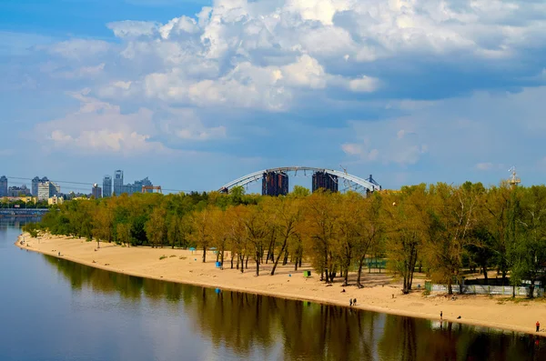 ドニエプル川のキエフ都市景観ビュー — ストック写真