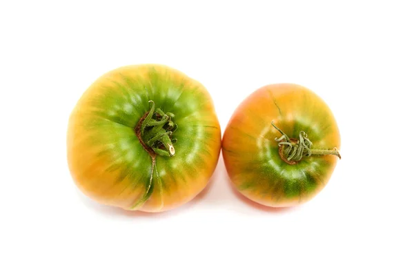 Tomate cereja fresco isolado sobre fundo branco — Fotografia de Stock