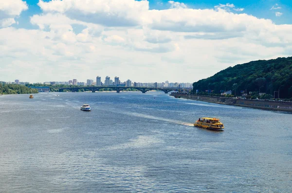 Vista de Kiev sobre el Dniéper. Ucrania — Foto de Stock