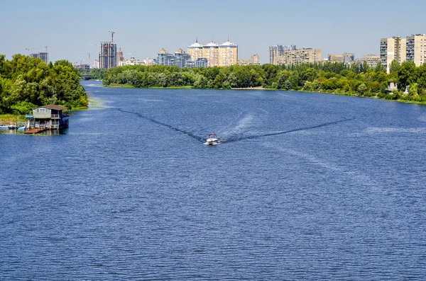 Blick auf Kiew, Ukraine.Ufer des Dnjepr. — Stockfoto