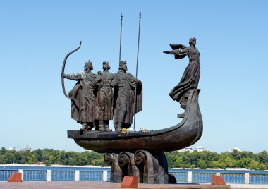 Kiev Dnieper Nehri üzerinde efsanevi kurucuları için anıt.