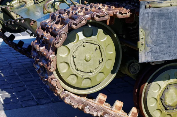 Militair materieel tank. Tank tracks. — Stockfoto