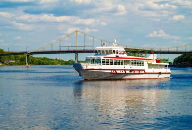 KYIV, UKRAINE - 23 Mayıs 2017 Dinyeper seti, Nehir İstasyonu, Kiev 'deki Fairmont Oteli 