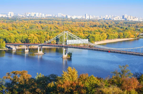 Ponte pedonale sul fiume Dnieper — Foto Stock