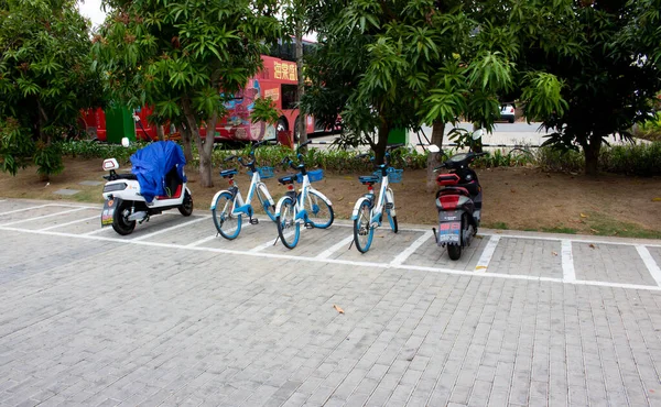 China Sanya January 2020 Road Marking Parking Bicycles Motorbikes Asain — Stock Photo, Image