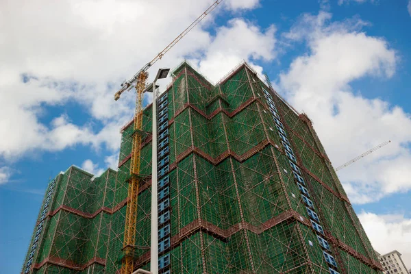 Byggande Byggnader Med Tornkranar Mot Blå Himmel Bakgrund Byggarbetsplats Modern — Stockfoto