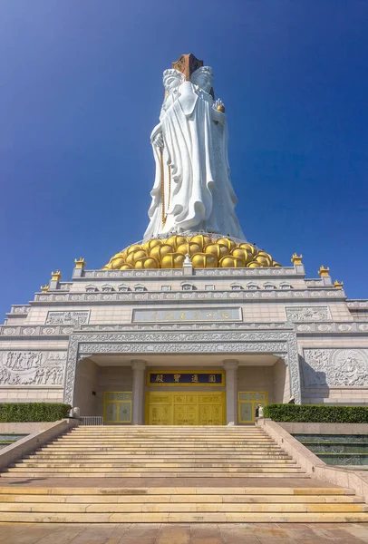 Kina Sanya Januari 2020 Vit Gudinna Guan Yin Staty Gyllene — Stockfoto