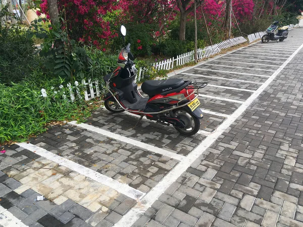 Cina Sanya Gennaio 2020 Segnaletica Stradale Parcheggio Moto Moto Cina — Foto Stock