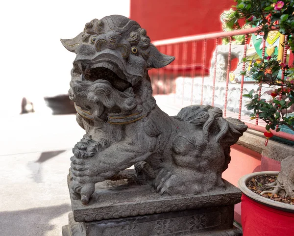 Estatua León Guardián Piedra Templo Taoísta Templo Guan Chinatown — Foto de Stock