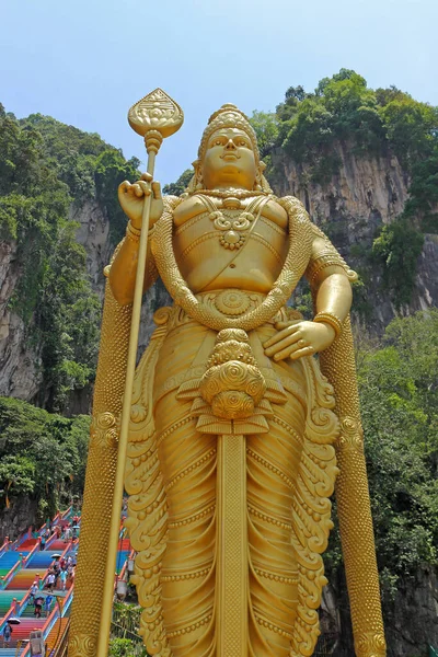像マレーシアのクアラルンプール近郊のバトゥ洞窟にあるムルガンの主 ヒンドゥ神戦争と勝利 — ストック写真