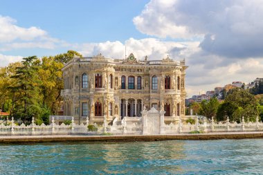 İstanbul, Türkiye 'deki Boğaz' dan Kucuksu Pavyonu görüldü. Littlewater Pavyonu olarak da bilinir. Göksu 'Skywater' Pavyonu