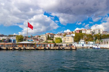 İstanbul, Türkiye - 6 Ekim 2019: İstanbul Boğazı 'ndan IDO Beşiktaş terminali.